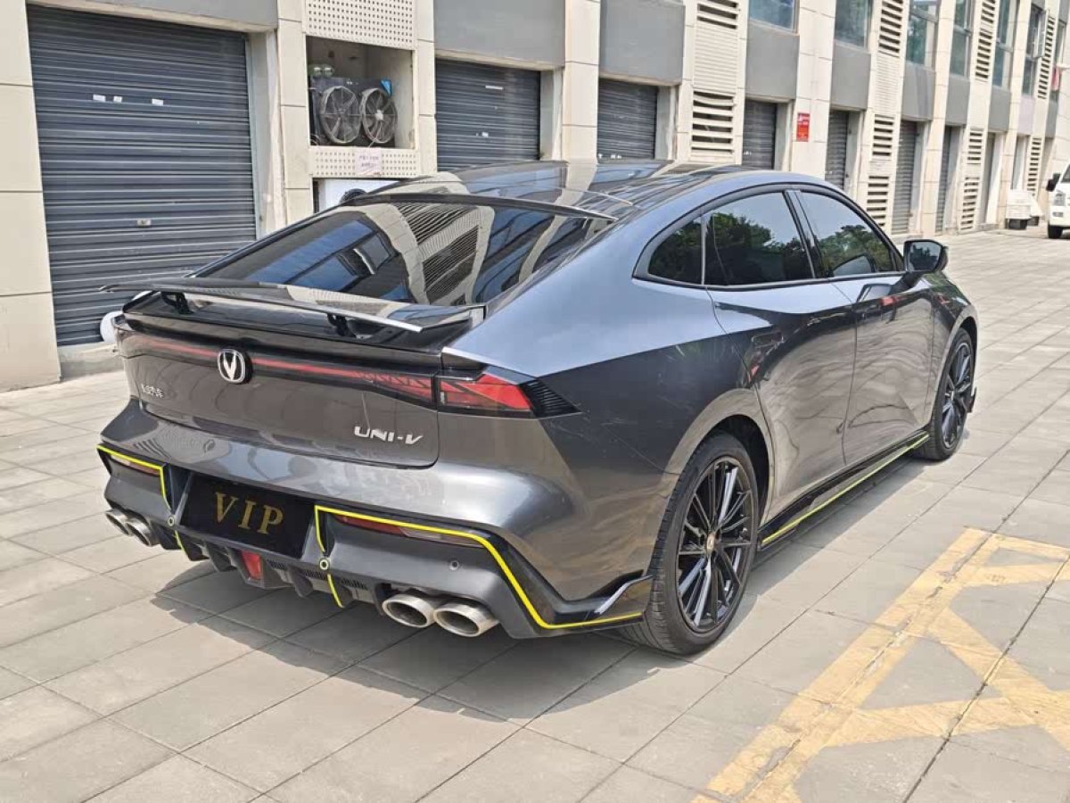 長安 長安UNI-V  2022款 1.5T 運(yùn)動版圖片