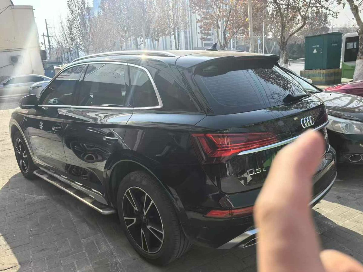 奧迪 奧迪Q5 e-tron  2023款 40 e-tron 星耀型 影武士版圖片