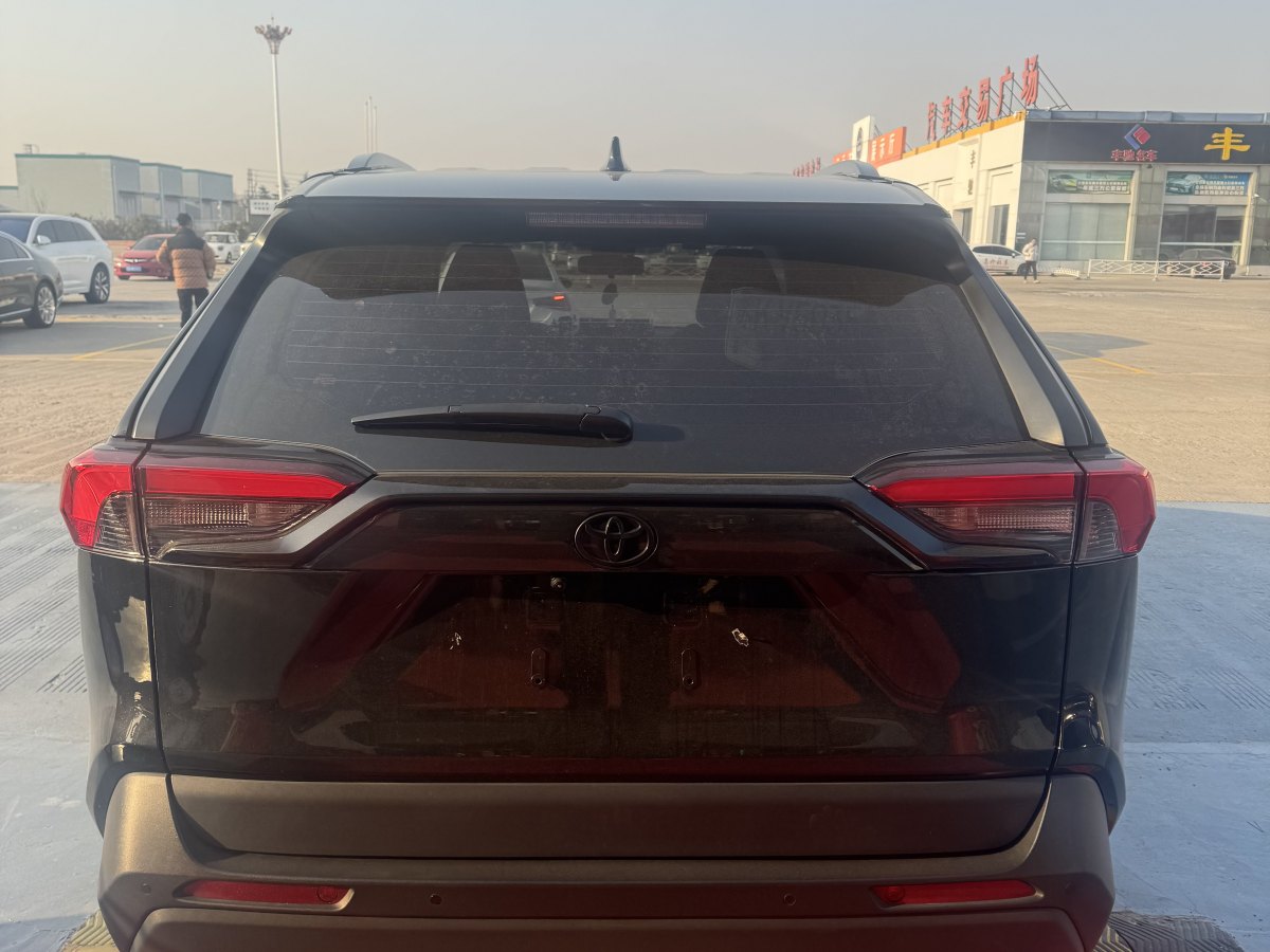 豐田 RAV4  2018款 榮放 2.0L CVT兩驅(qū)都市版圖片