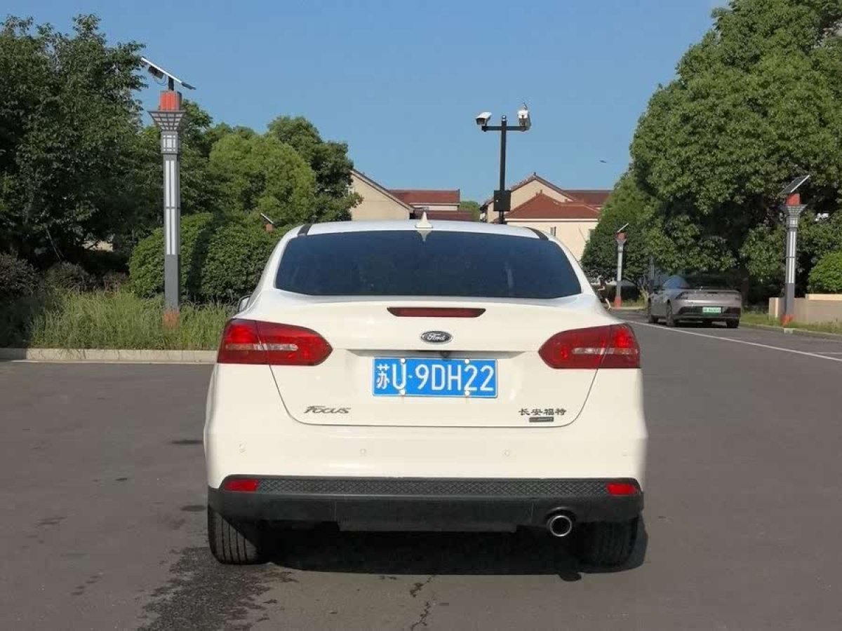 福特 ?？怂? 2018款 三廂經(jīng)典 EcoBoost 180 自動(dòng)精英型圖片