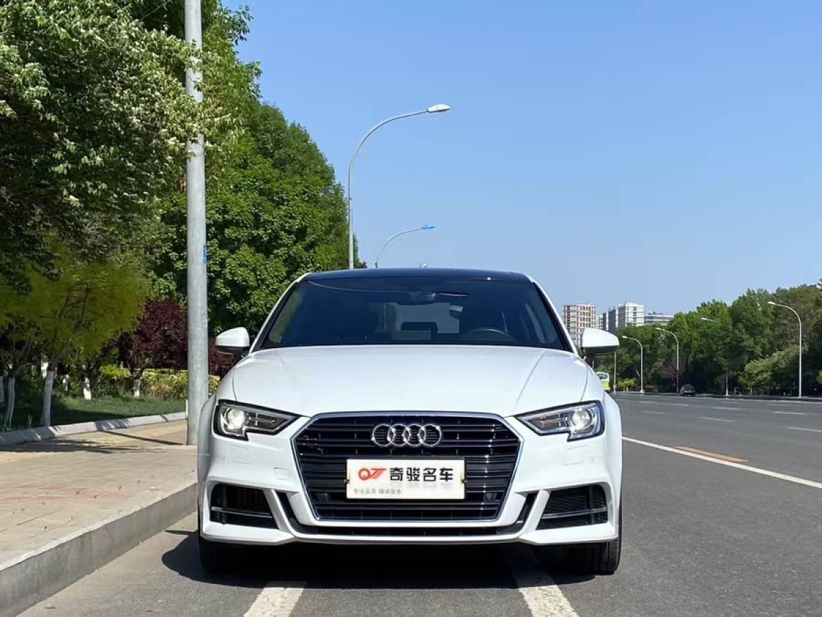 奧迪 奧迪A3  2018款 30周年年型 Limousine 35 TFSI 時(shí)尚型圖片