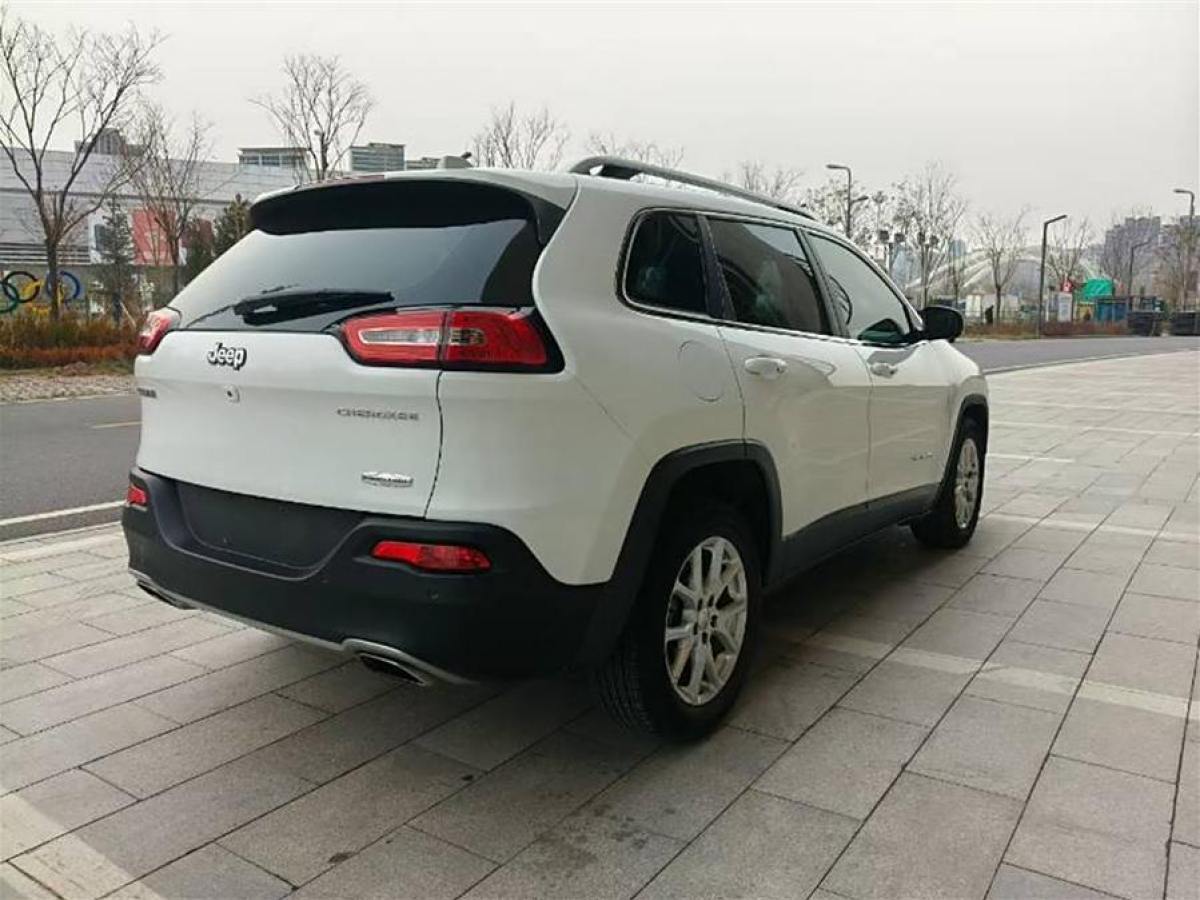 Jeep 自由光  2017款 2.4L 領(lǐng)先智能版圖片