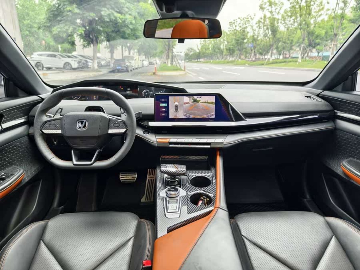 長安 長安UNI-V  2022款 1.5T 尊貴型圖片