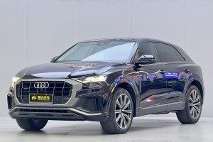 奧迪Q8 奧迪 45 TFSI 臻選動感型