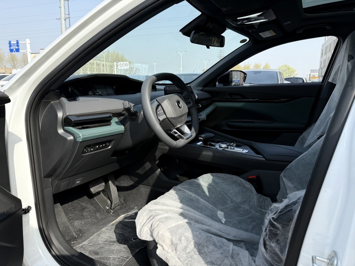 長(zhǎng)安 長(zhǎng)安UNI-V 智電iDD  2024款 藍(lán)鯨智電iDD 136km 智酷型圖片