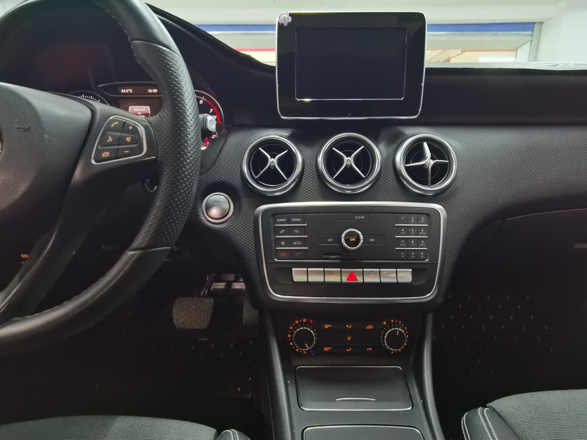 2016年5月奔驰 奔驰A级  2013款 A 180 时尚型