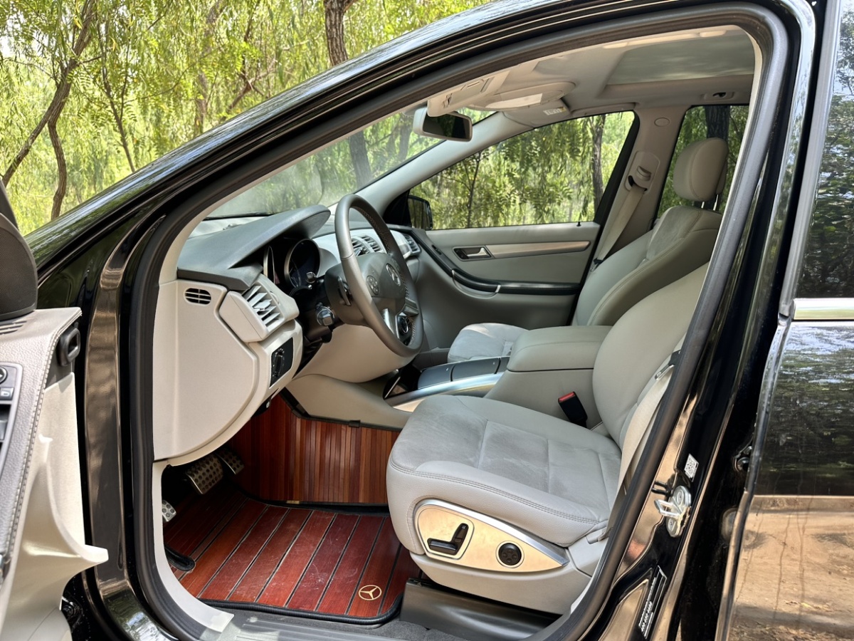 奔驰 奔驰R级  2014款 R 320 4MATIC 商务型图片