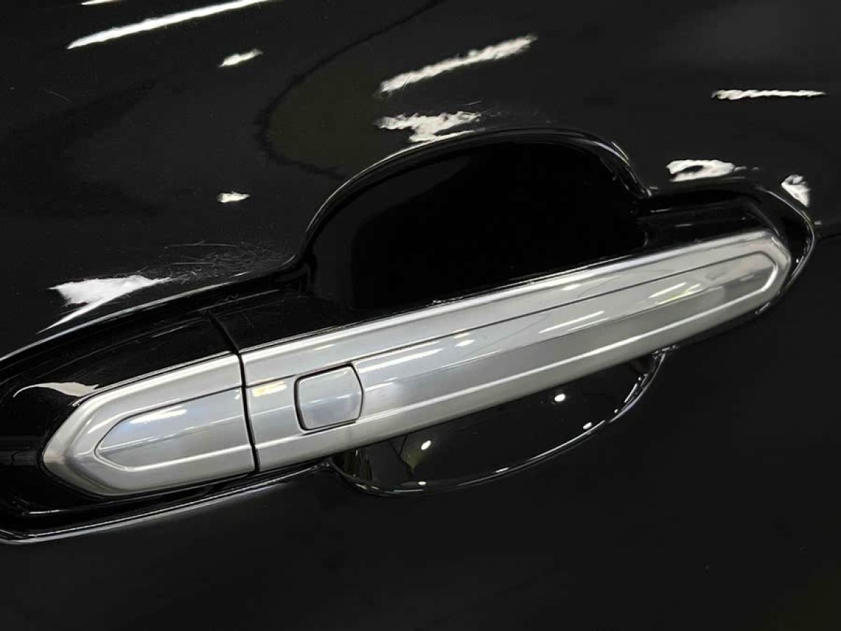 凱迪拉克 CT6  2016款 28T 時(shí)尚型圖片