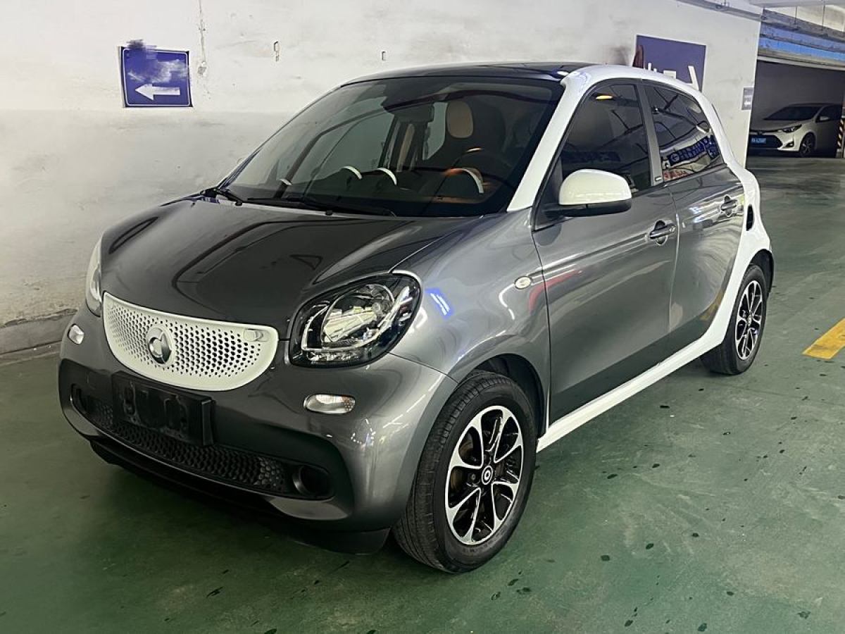 2017年6月smart forfour  2016款 1.0L 52千瓦激情版