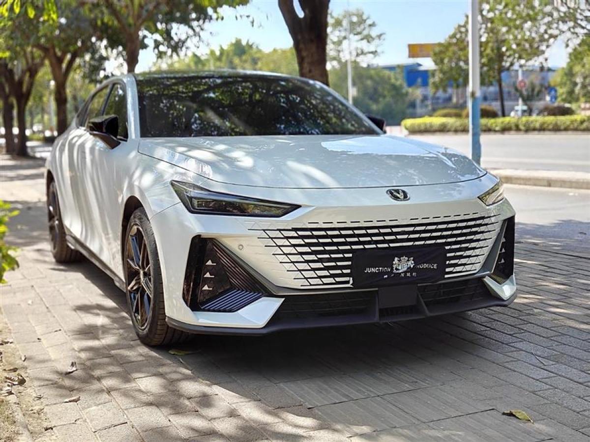 長(zhǎng)安 長(zhǎng)安UNI-V  2023款 1.5T 尊貴型圖片