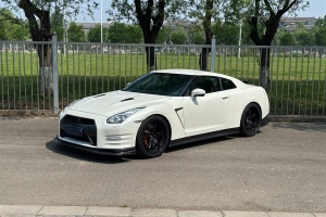 GT-R 日產(chǎn) 3.8T 動(dòng)感酷黑內(nèi)飾版