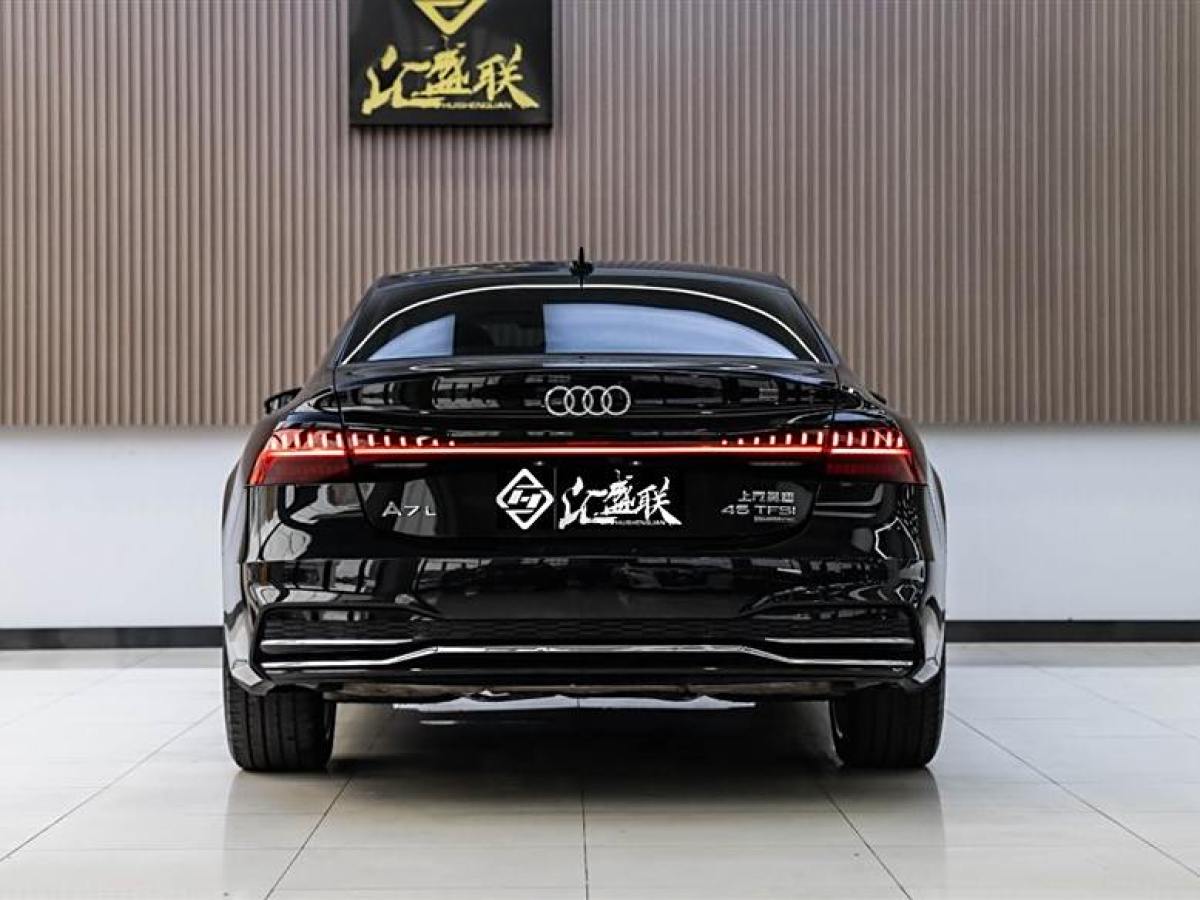 奧迪 奧迪A7L  2024款 45TFSI quattro S-line 見遠(yuǎn)型 流晶套裝圖片