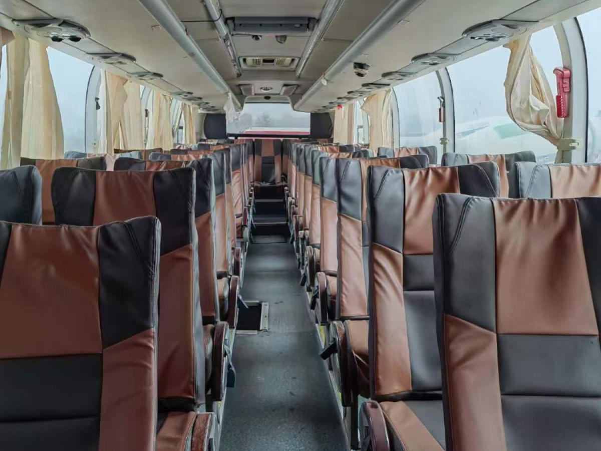 2013年1月法拉利 612 55座金旅6128中门气囊车