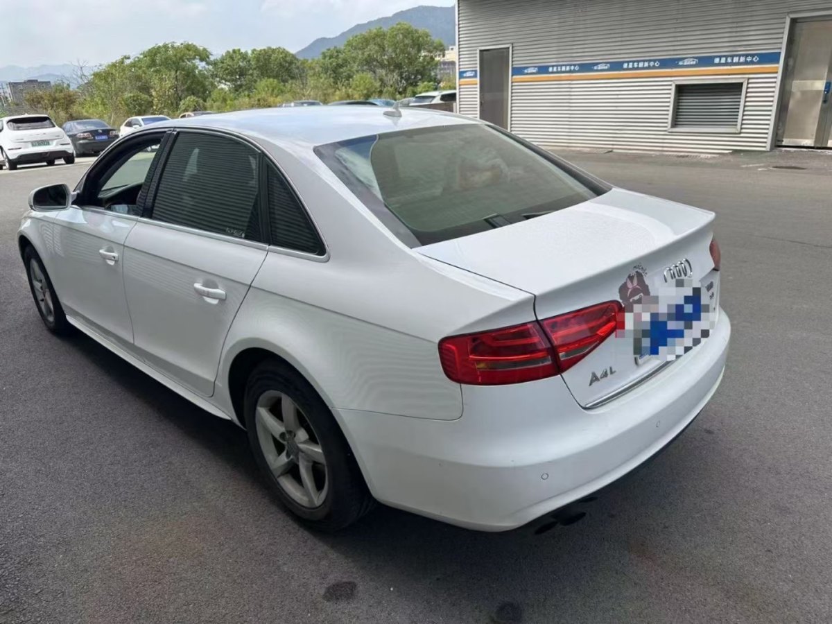 奧迪 奧迪A4L  2013款 35 TFSI 自動標(biāo)準(zhǔn)型圖片