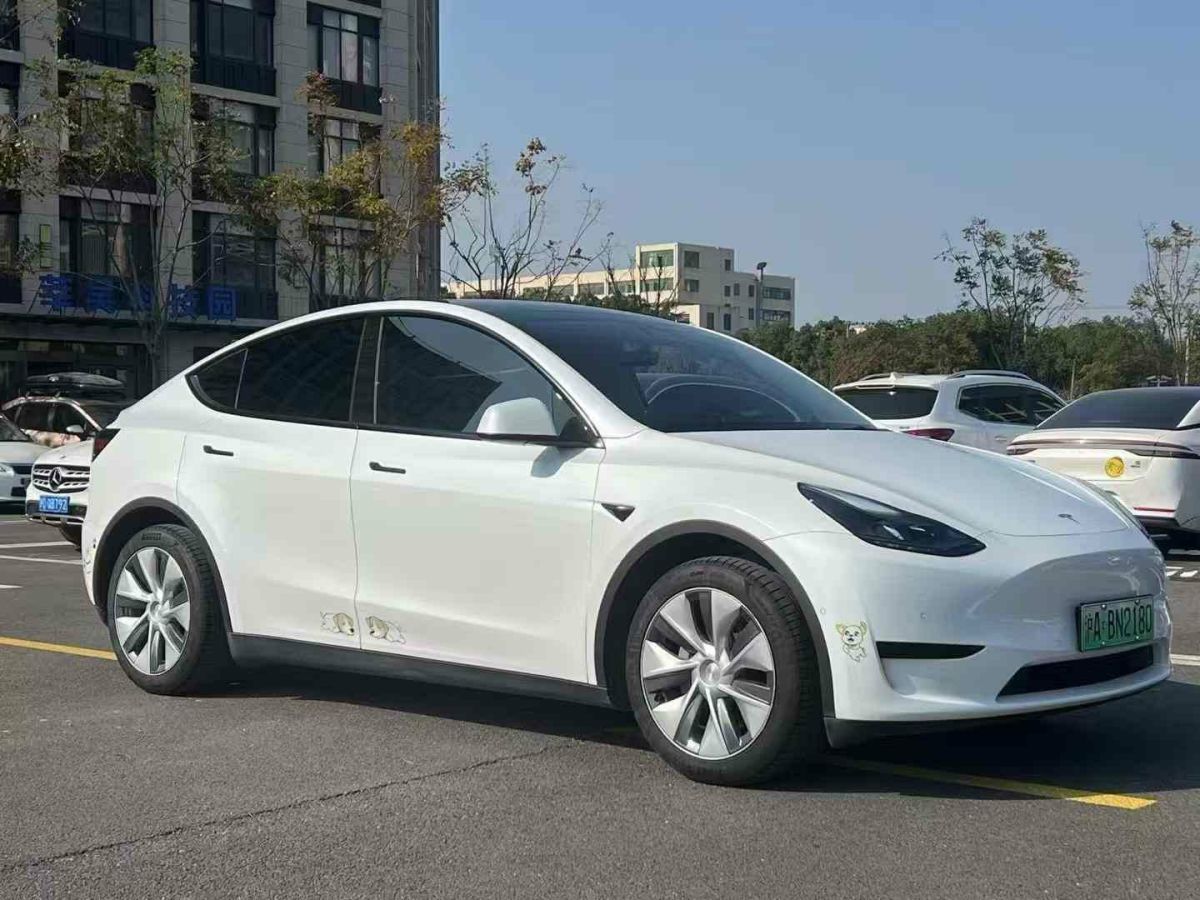 特斯拉 Model S  2023款 三電機(jī)全輪驅(qū)動(dòng) Plaid版圖片