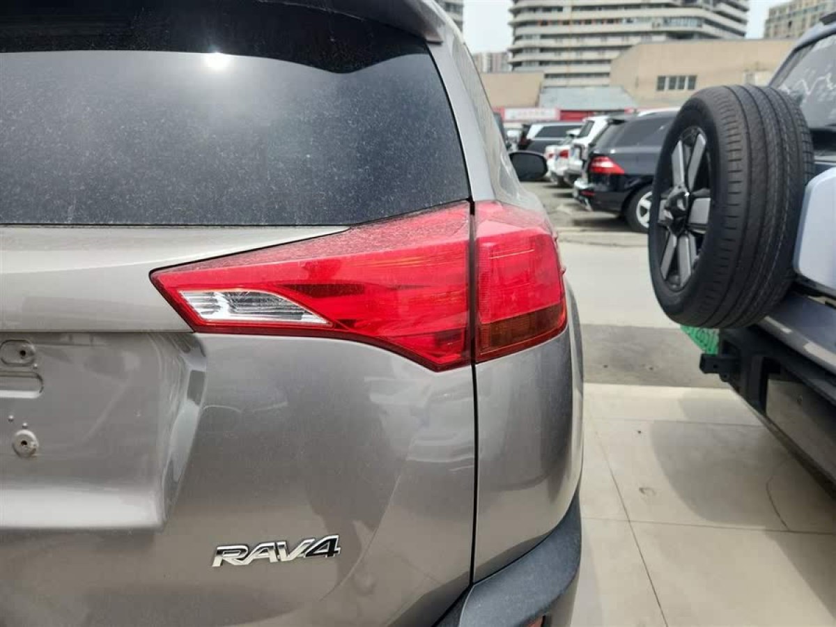 豐田 RAV4榮放  2015款 2.0L CVT兩驅(qū)風(fēng)尚版圖片