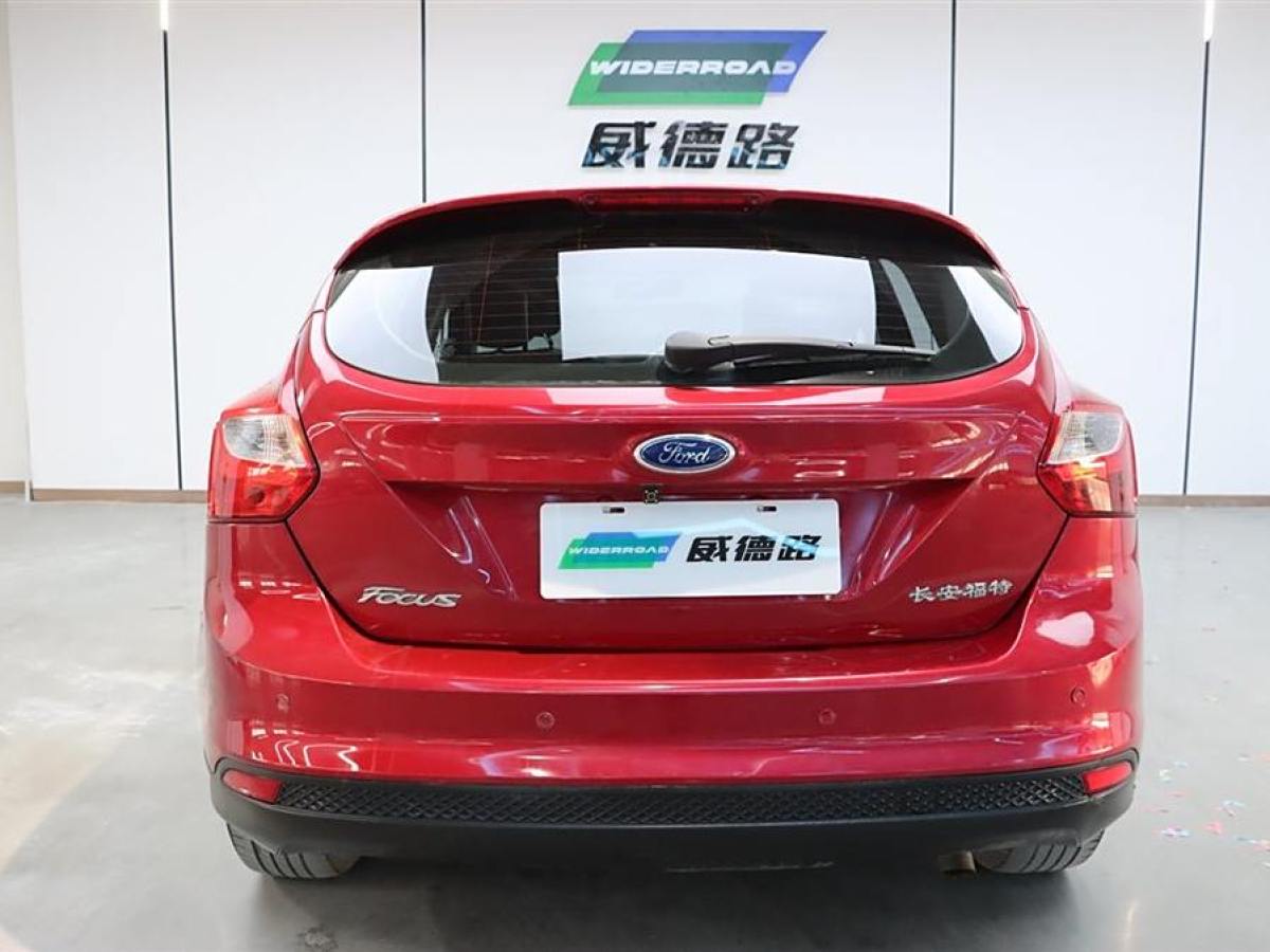 福特 ?？怂? 2012款 兩廂 1.6L 自動舒適型圖片