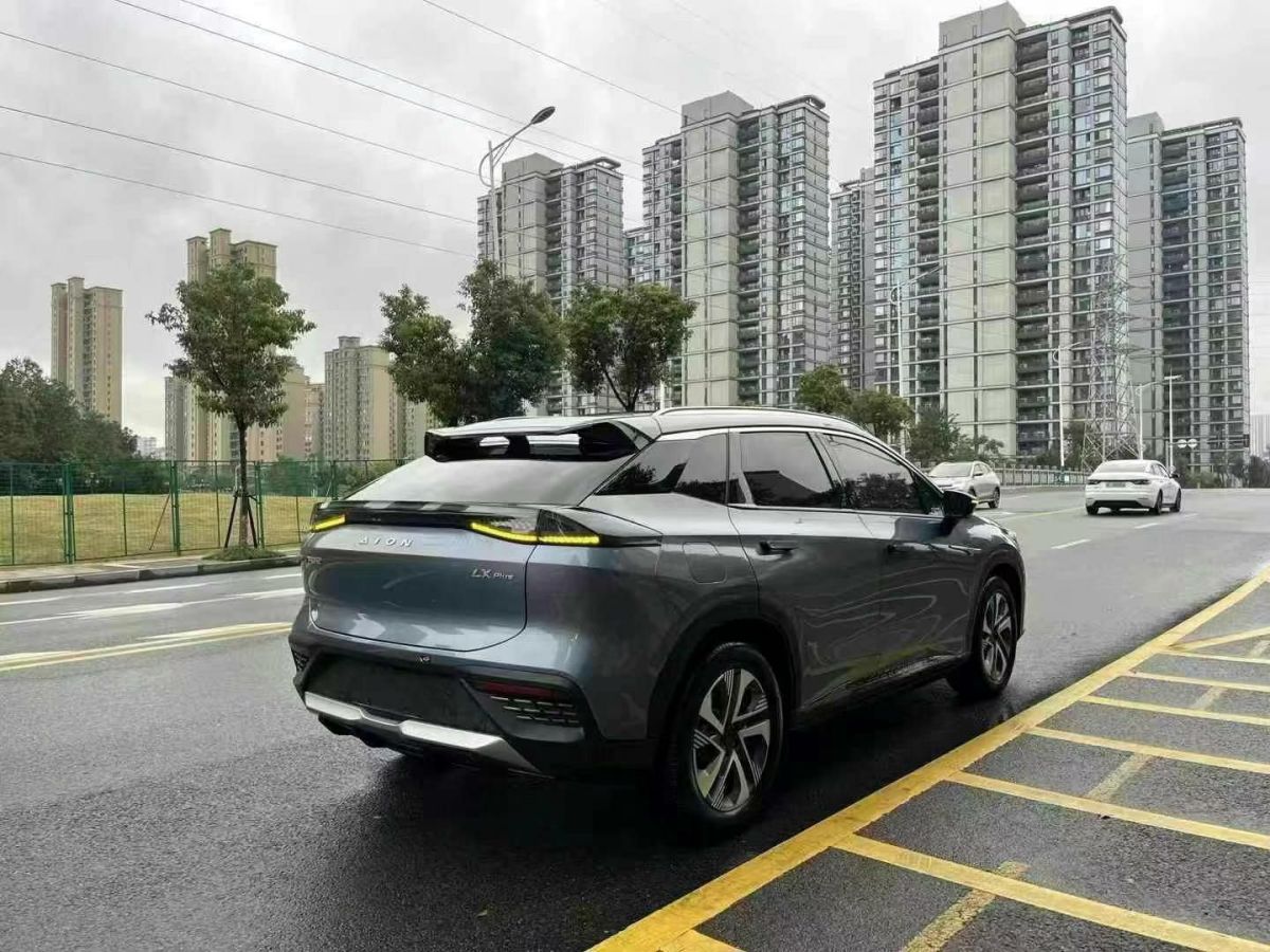 奔馳 奔馳GLC  2023款 GLC 300 4MATIC 轎跑SUV圖片