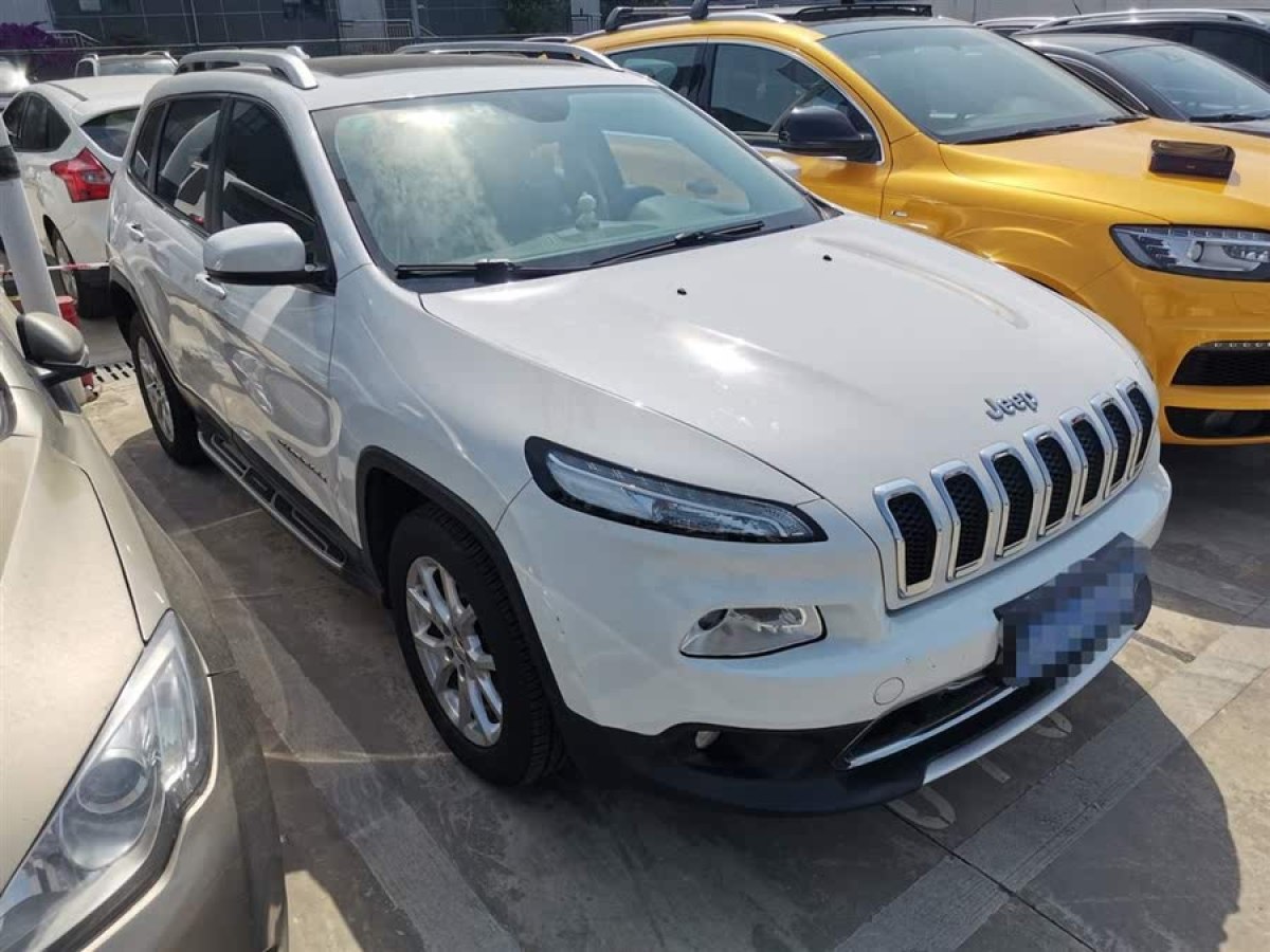 Jeep 自由光  2017款 2.4L 領(lǐng)先版圖片