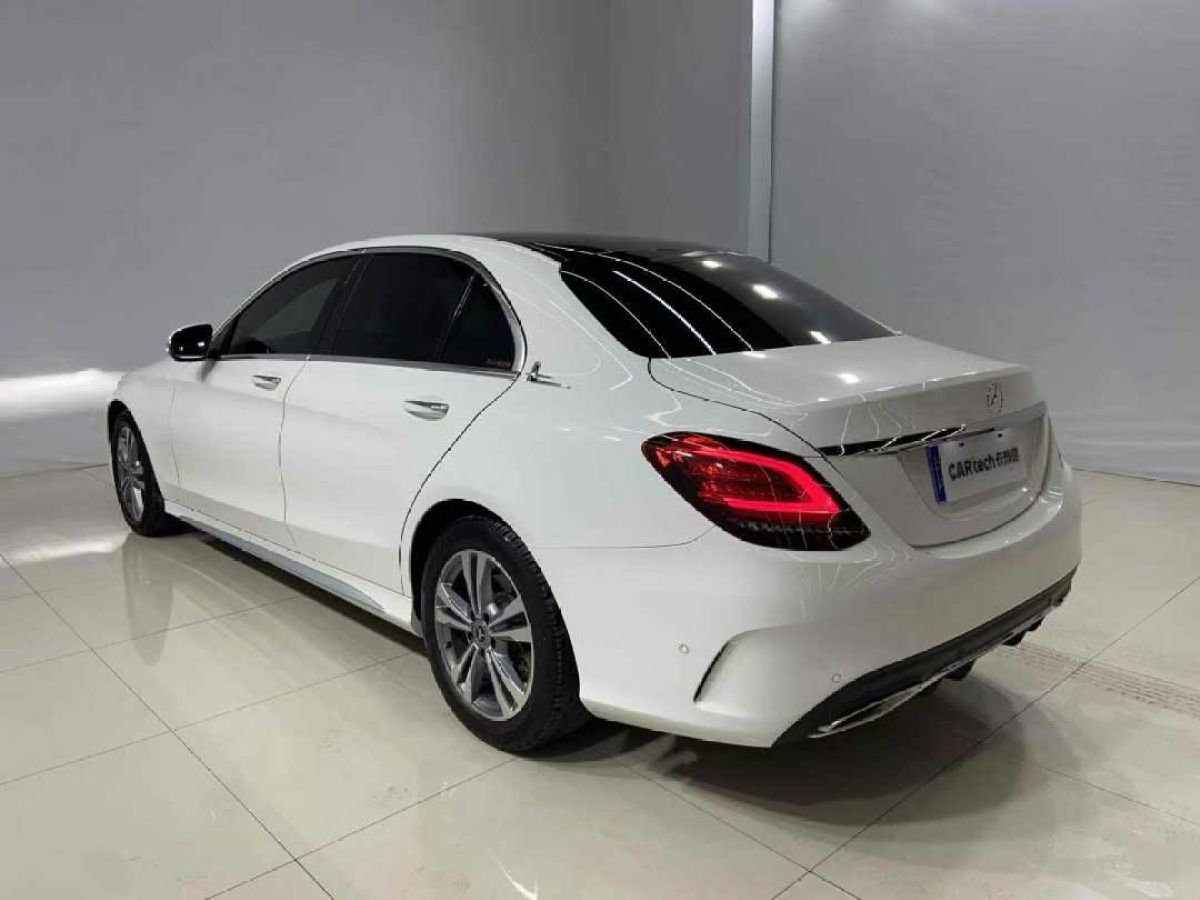 奔馳 奔馳A級  2019款  A 220 L 4MATIC 運動轎車圖片