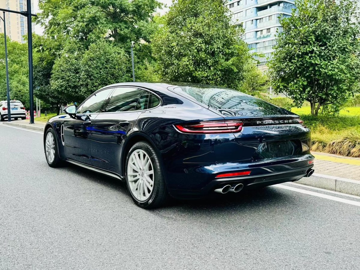 2018年8月保時(shí)捷 Panamera  2017款 Panamera 4 行政加長版 3.0T