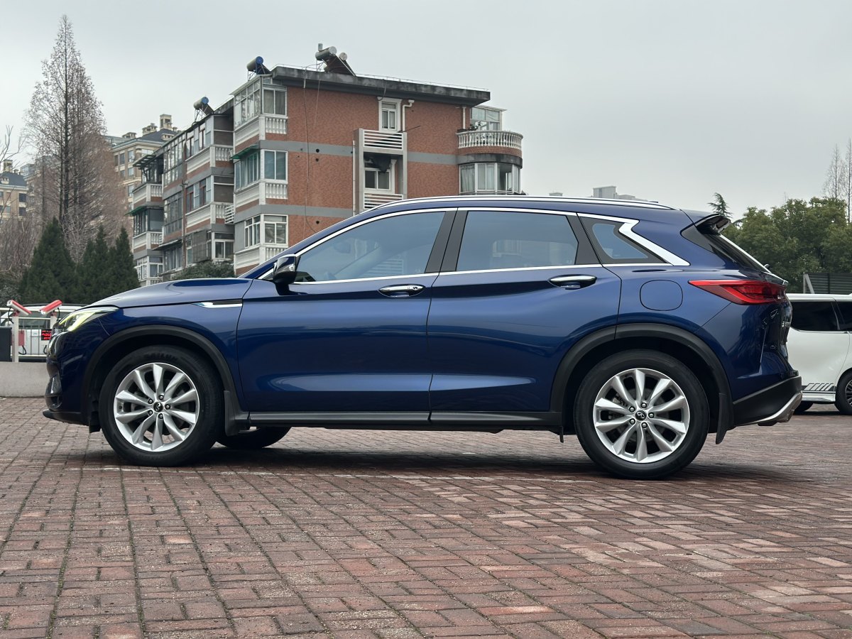 英菲尼迪 QX50  2018款 QX50 2.0T CVT兩驅(qū)時(shí)尚版圖片