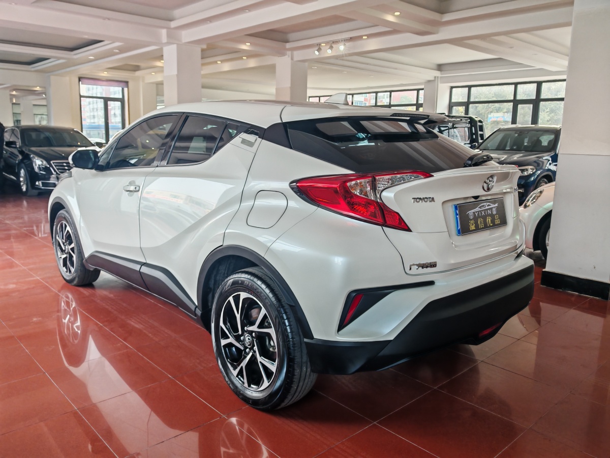 豐田 C-HR  2020款 2.0L 領(lǐng)先版圖片