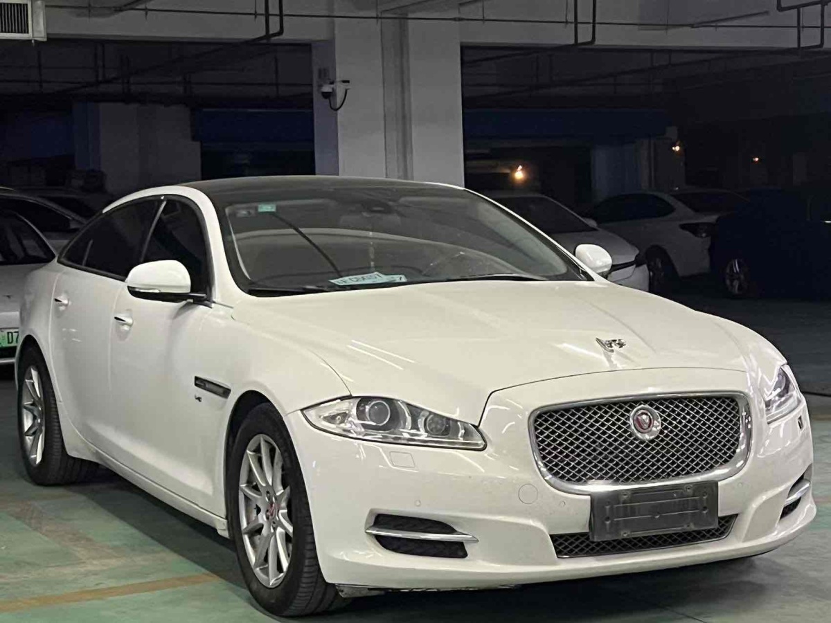 2014年2月捷豹 XJ  2014款 XJL 3.0 SC 兩驅(qū)全景商務(wù)版