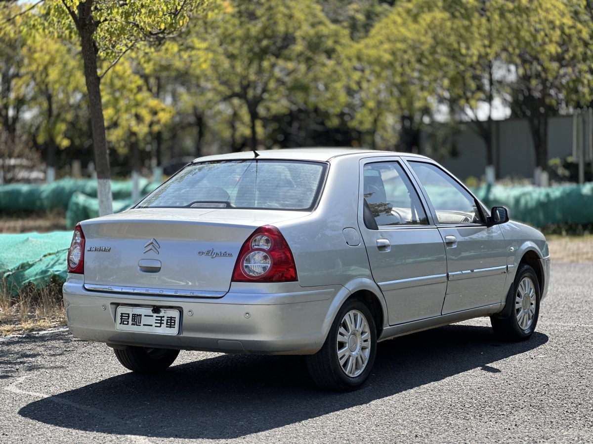 雪鐵龍 愛(ài)麗舍  2010款 三廂 1.6L 手動(dòng)科技型圖片