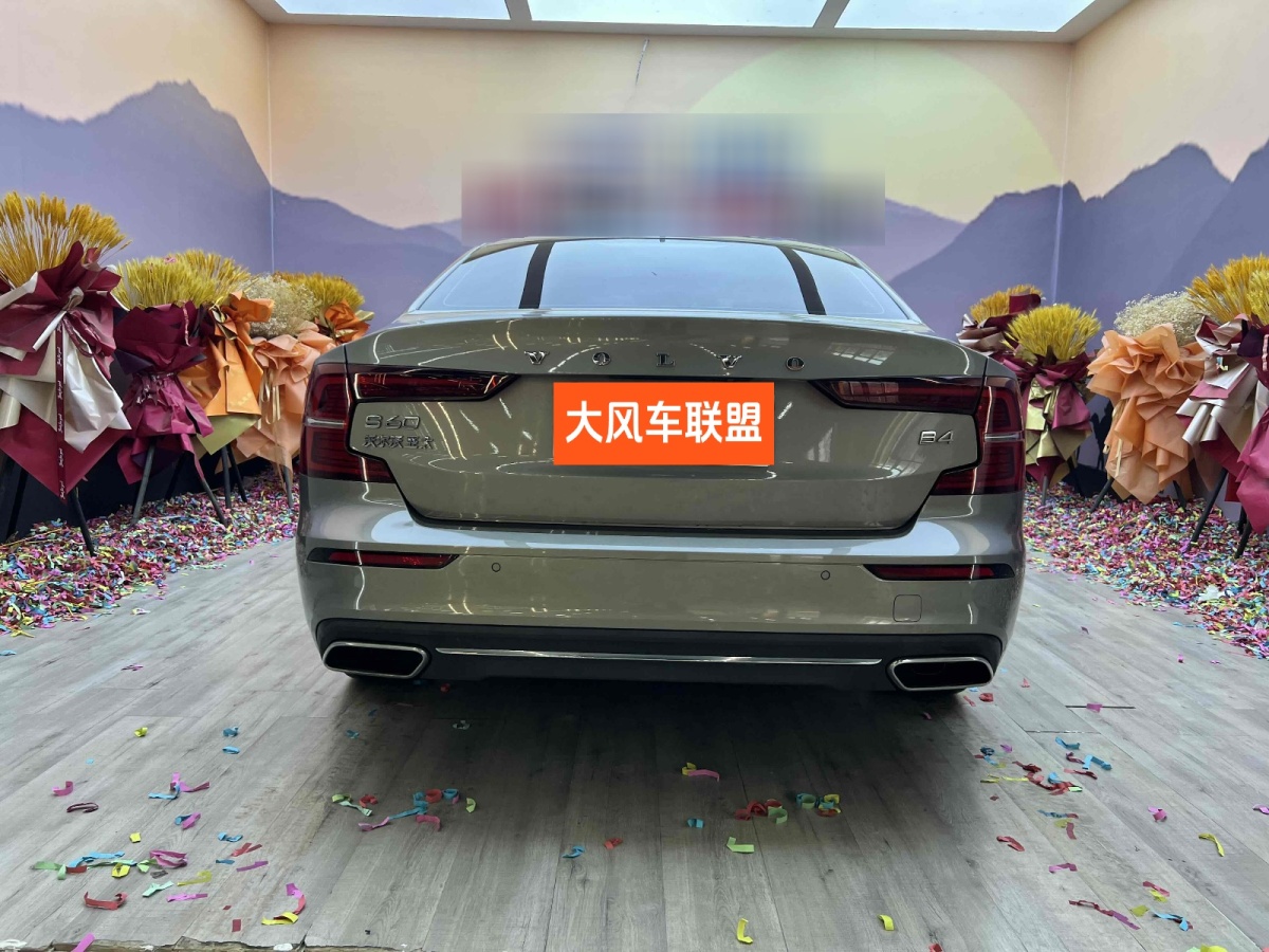 沃爾沃 S60L  2022款 B4 智逸豪華版圖片