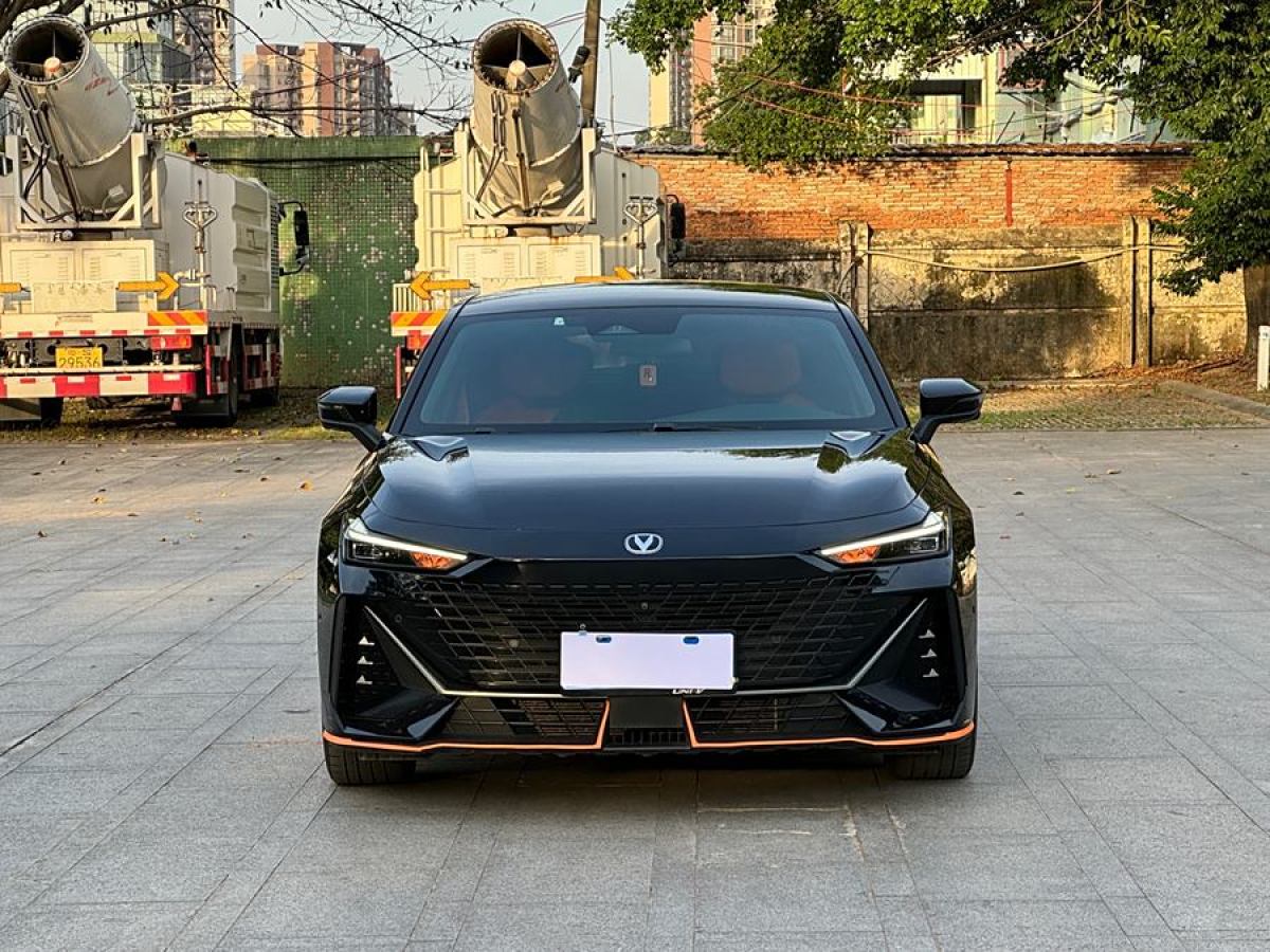 長(zhǎng)安 長(zhǎng)安UNI-V  2022款 1.5T 智慧領(lǐng)航型圖片