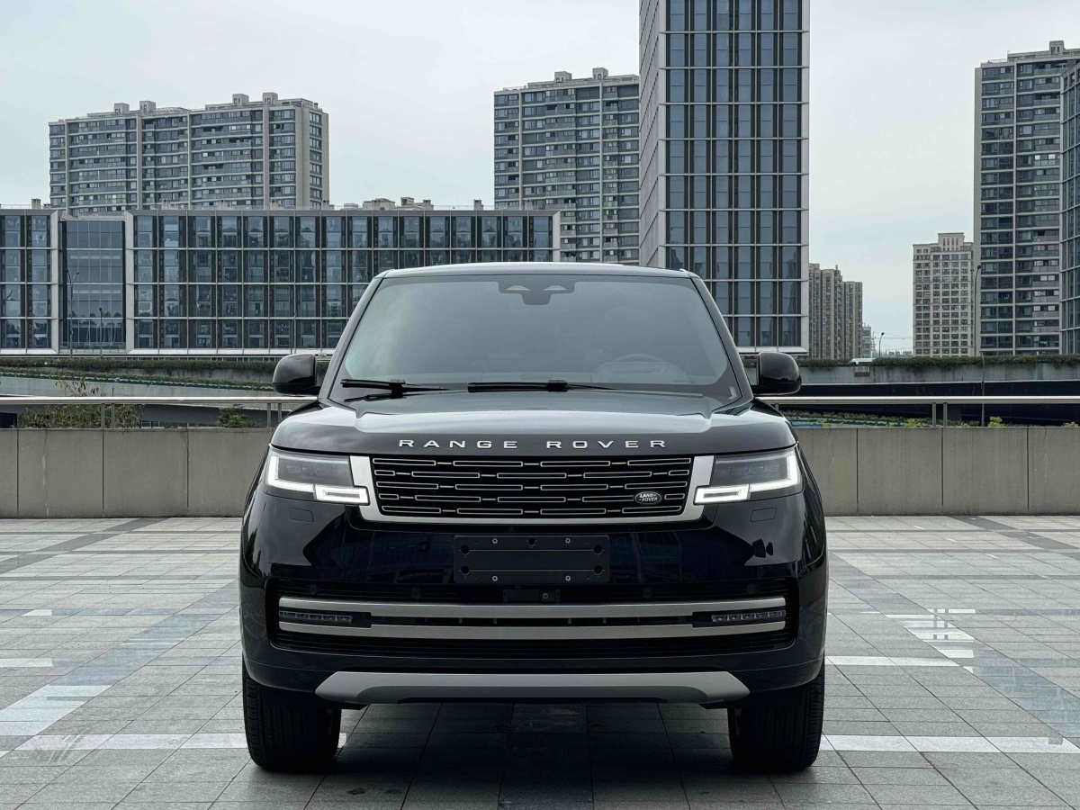 路虎 揽胜  2024款 3.0 L6 400PS 盛世加长版图片