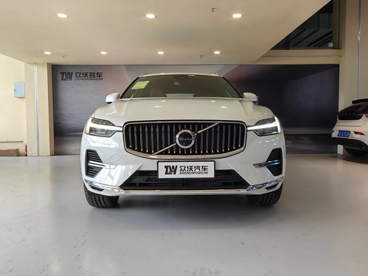 沃爾沃 XC60新能源  2025款 插電式混動(dòng) 長(zhǎng)續(xù)航四驅(qū)智遠(yuǎn)豪華版圖片