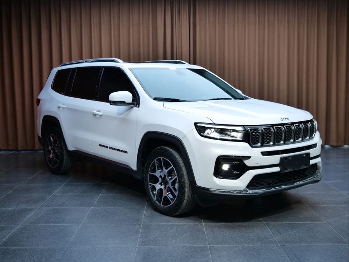 Jeep 大指揮官  2022款 2.0T 兩驅(qū)豪華版圖片