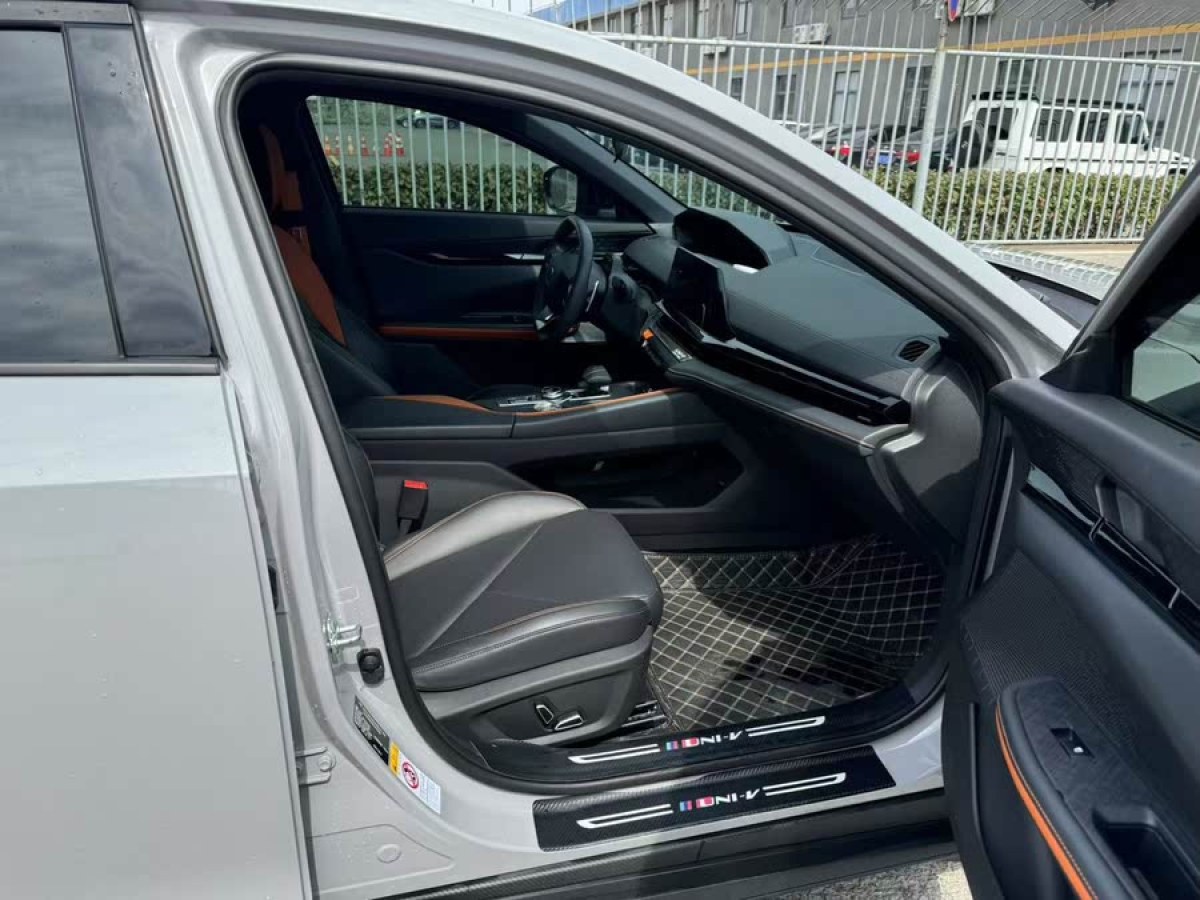 長(zhǎng)安 長(zhǎng)安UNI-V  2022款 1.5T 尊貴型圖片