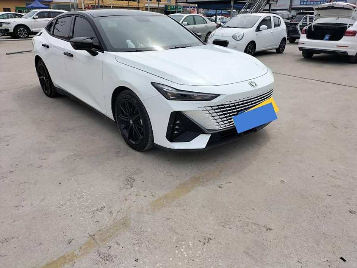 長(zhǎng)安 長(zhǎng)安UNI-V  2022款 1.5T 尊貴型圖片