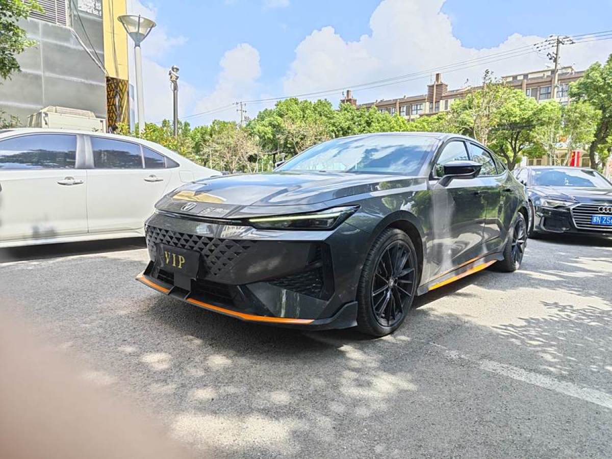 長(zhǎng)安 長(zhǎng)安UNI-V  2023款 1.5T 尊享型圖片