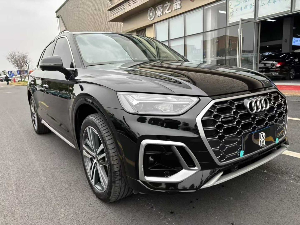 奧迪 奧迪Q5 e-tron  2022款 40 e-tron 星耀型 機(jī)甲套裝圖片