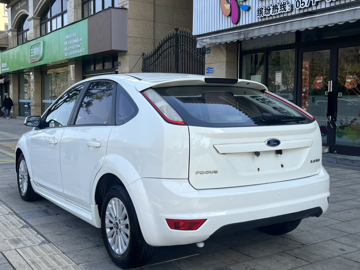 福特 ?？怂? 2013款 兩廂經(jīng)典 1.8L 手動基本型圖片