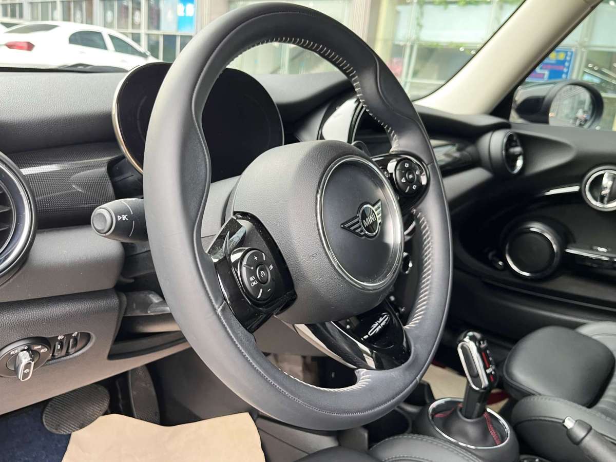 MINI MINI  2021款 2.0T COOPER S 叁柒號紀念版圖片