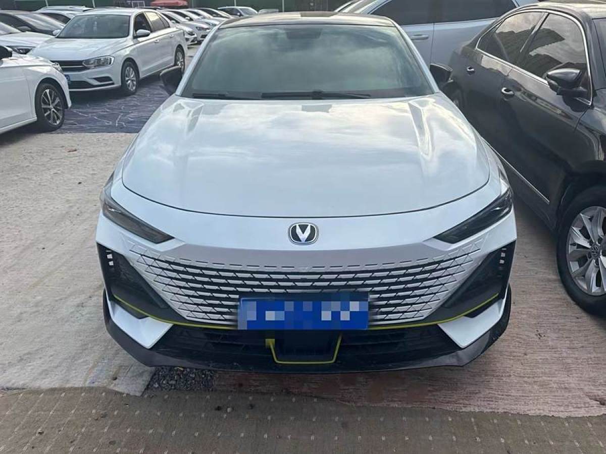 長(zhǎng)安 長(zhǎng)安UNI-V  2022款 1.5T 運(yùn)動(dòng)版圖片