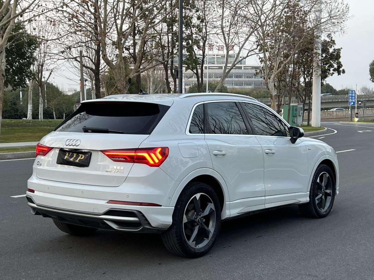 奧迪 奧迪Q3  2021款 35 TFSI 時(shí)尚動(dòng)感型圖片