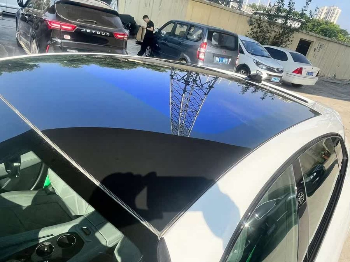 極氪 極氪001  2022款 長續(xù)航雙電機(jī) WE版圖片