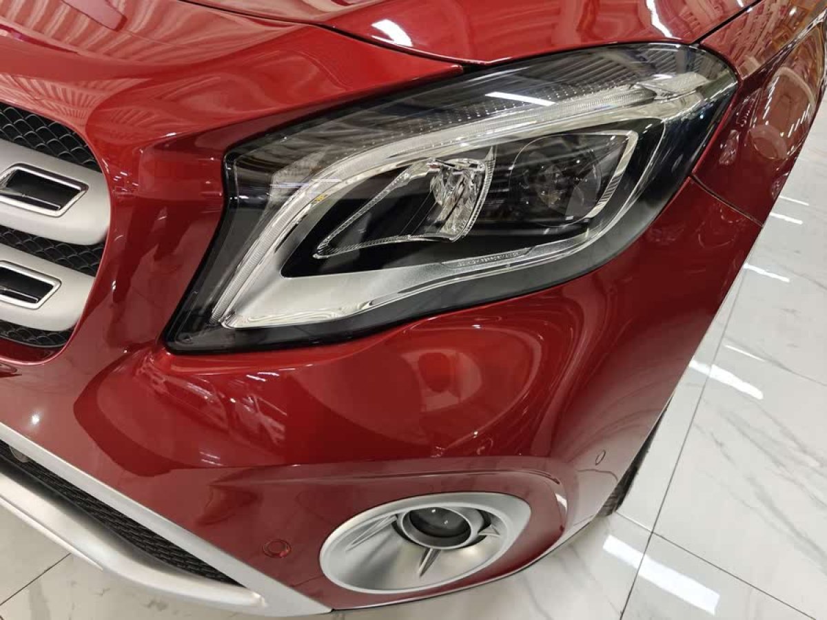 奔馳 奔馳GLA  2017款 GLA 220 4MATIC 時(shí)尚型圖片