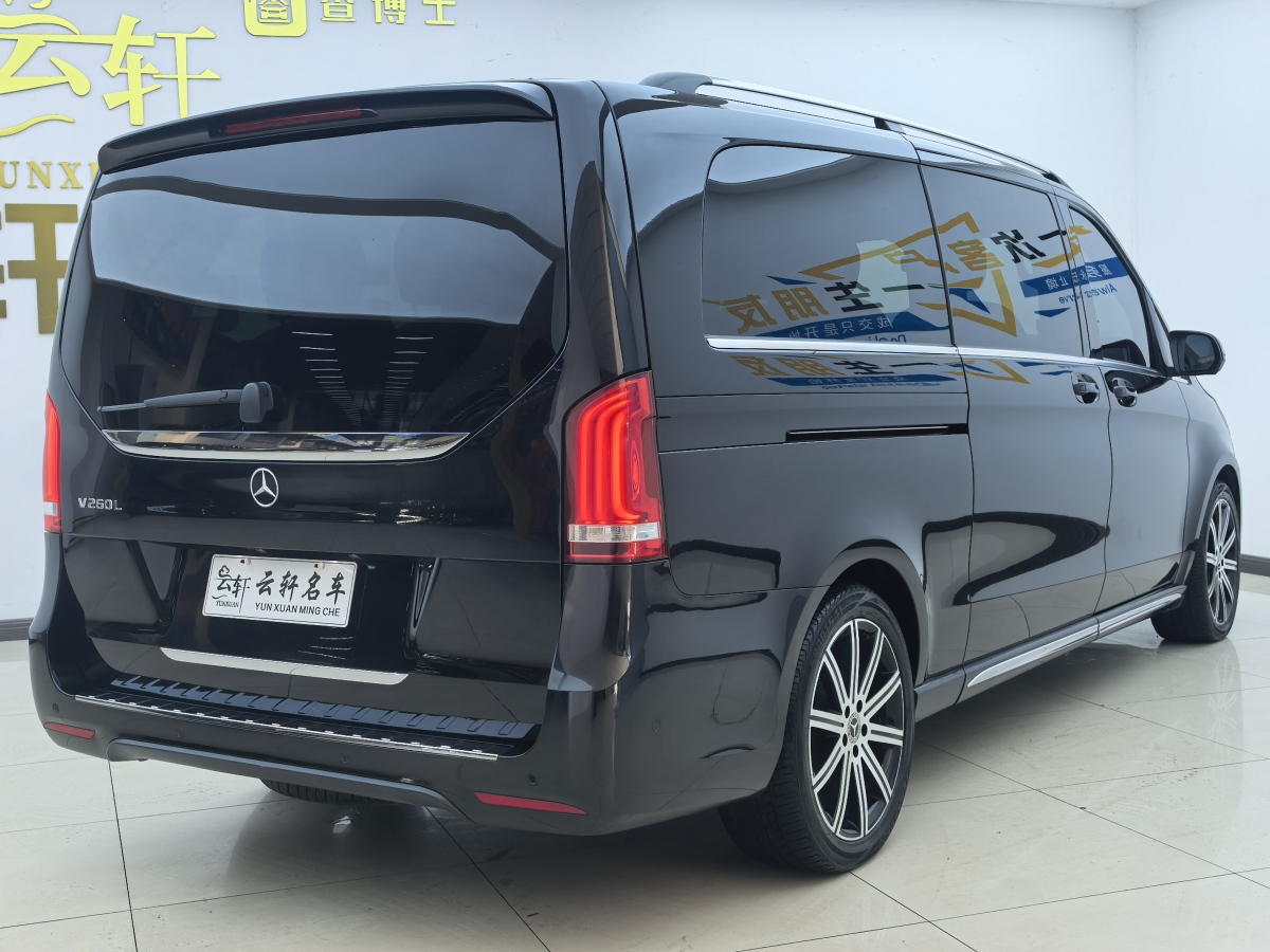奔馳 V級(jí)  2021款 V 260 L 長(zhǎng)軸距豪華版圖片