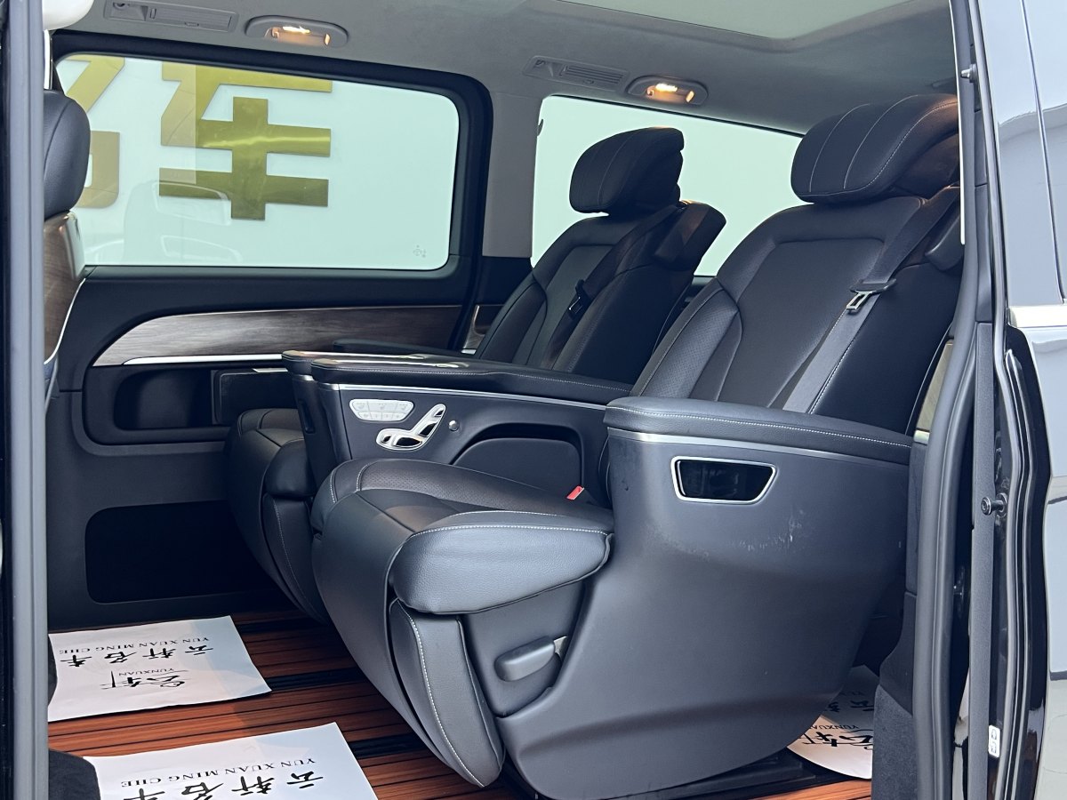 奔馳 V級(jí)  2021款 V 260 L 長(zhǎng)軸距豪華版圖片