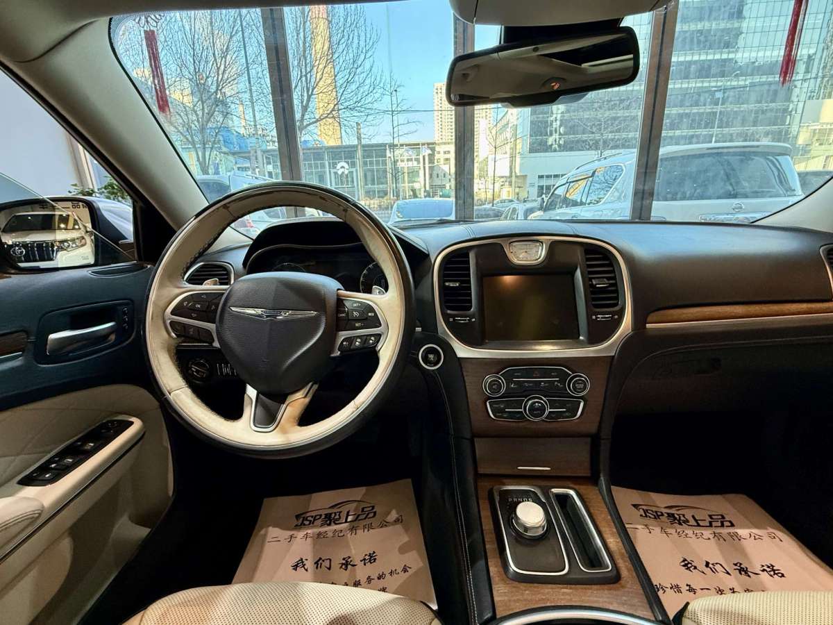 克萊斯勒 300C  2014款 3.0L 卓越版圖片