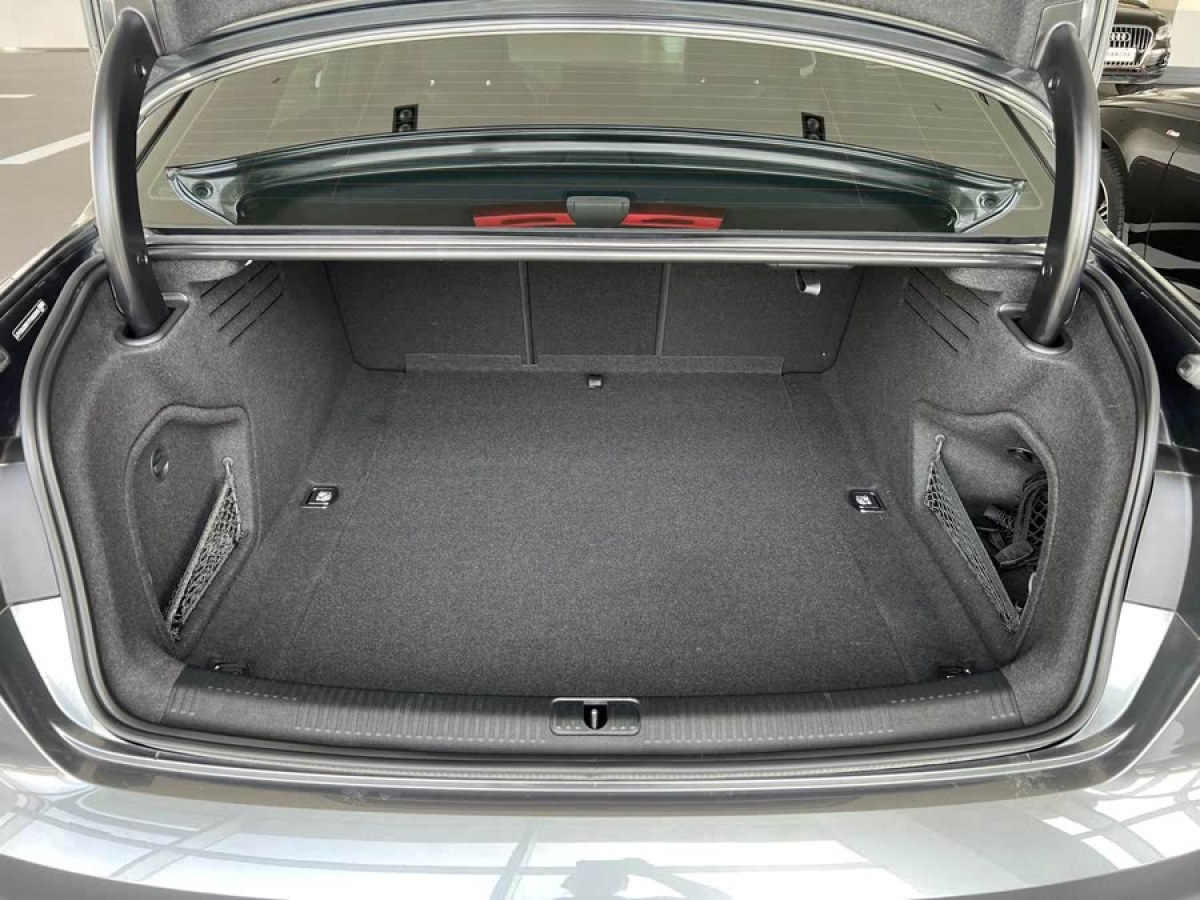 奧迪 奧迪A4L  2023款 40 TFSI 豪華動(dòng)感型圖片