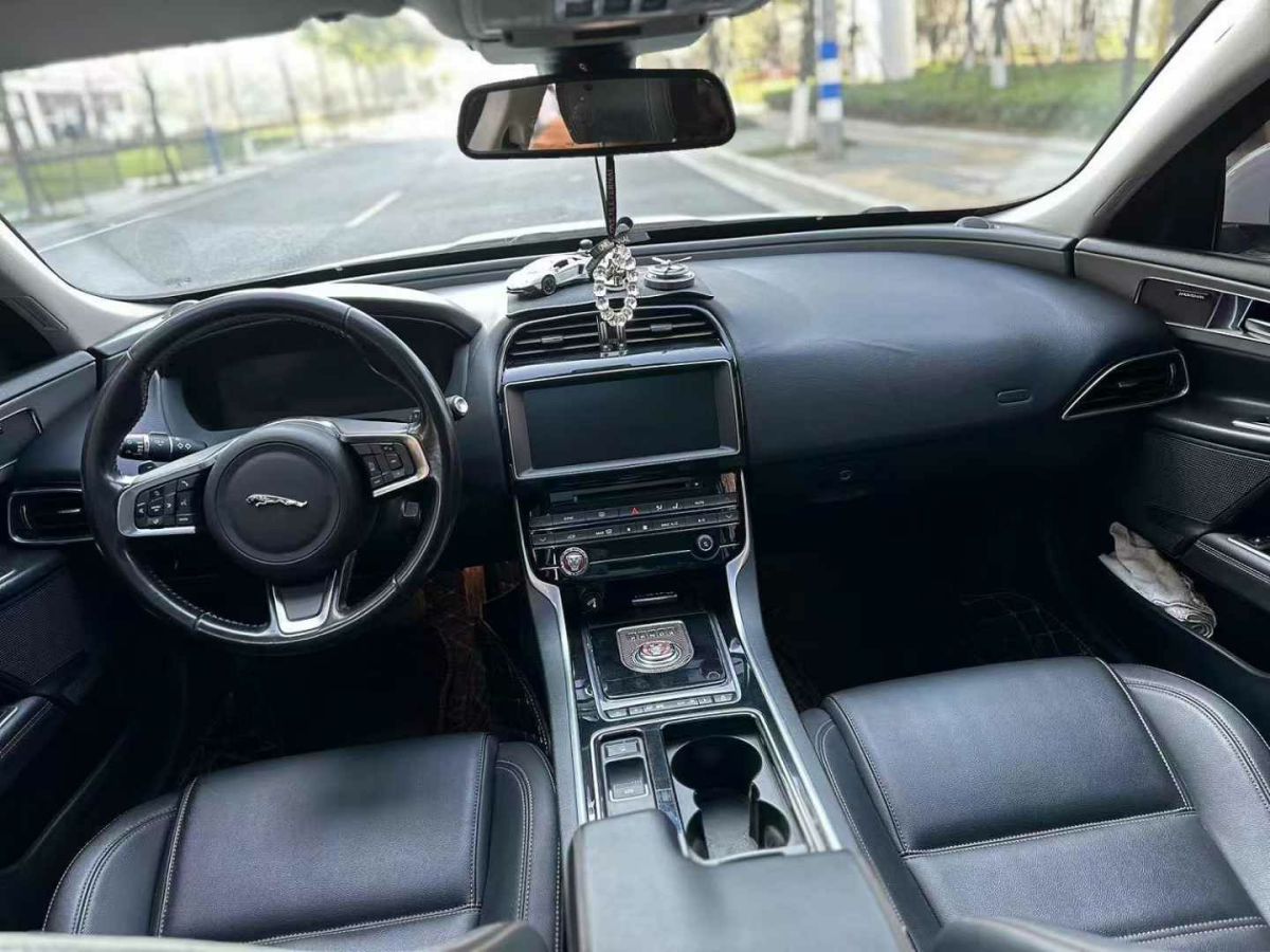 捷豹 XE  2018款 2.0T 300PS 四驅(qū)R-Sport運動版圖片