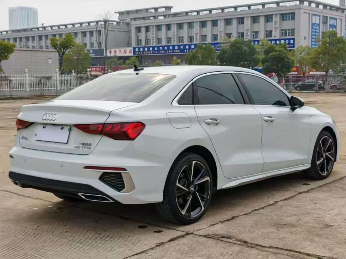 奧迪 奧迪A3  2022款 A3L Limousine 35 TFSI 時(shí)尚運(yùn)動(dòng)型圖片